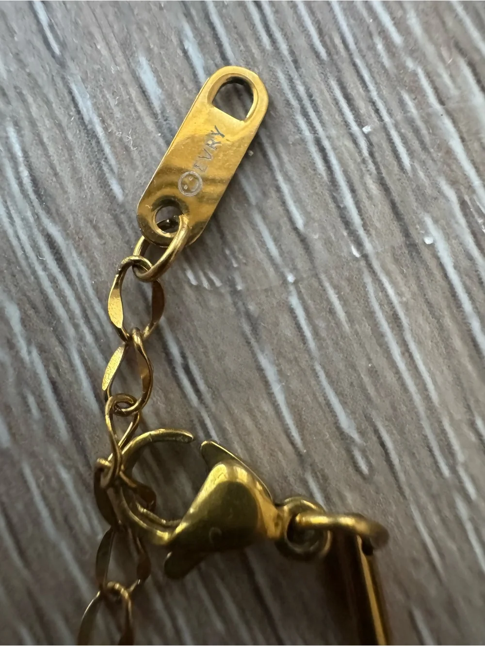 Lot of 3 gold tone women’s fashion necklaces